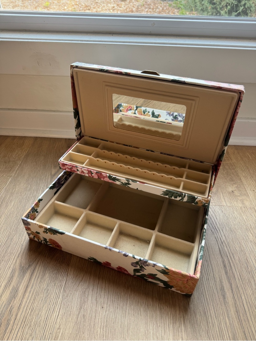 Vintage Floral Pattern Decorative Jewelry Storage Box in Pink, Green & Yellow
